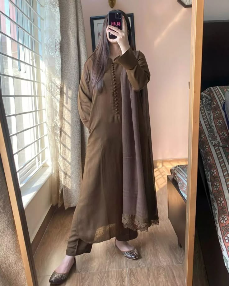 Serene Lace-Trimmed Kurta Set